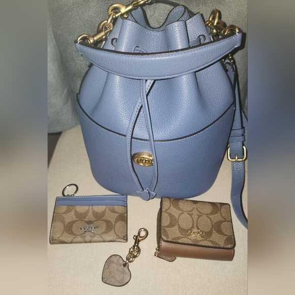 Coach Stone Blue Leather Bucket Bag With 2 Wallets and Keychain. - Picture 1 of 7